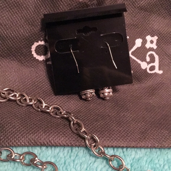 Never worn Necklace & pierced earrings - Picture 6 of 6